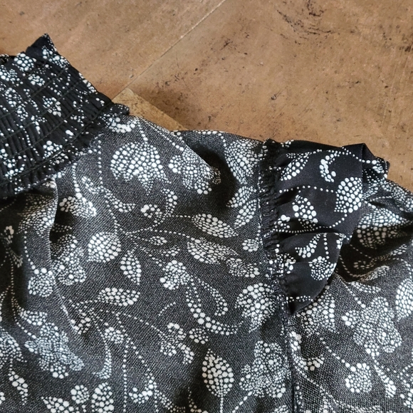 🌟 NWT MELLODAY Black/White Floral Blouse MockNeck Big Shoulders PuffSleeve Sz L - Picture 7 of 11